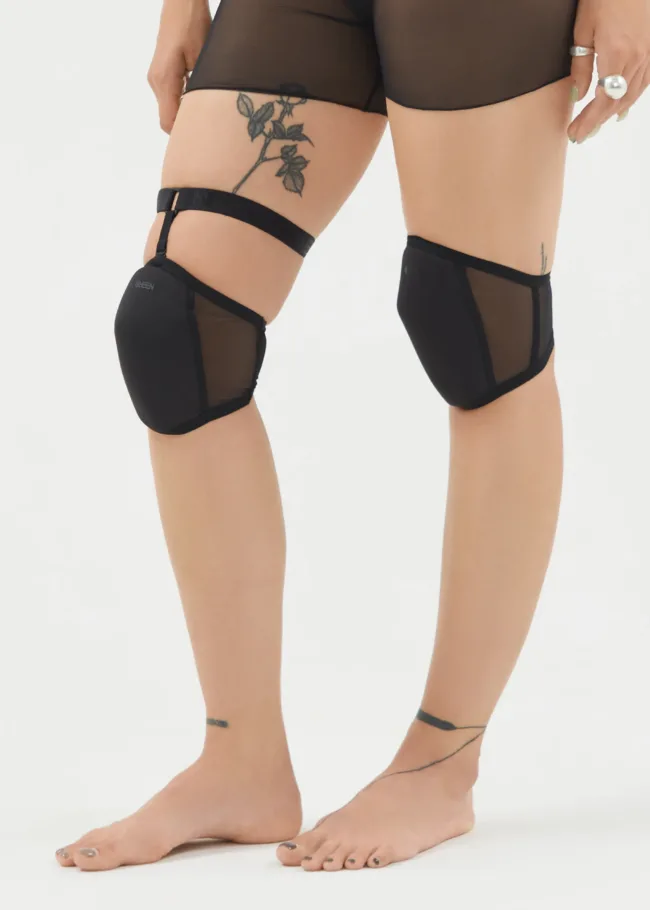 Knee Pads with Garter – DODO – Black - 1 4 scaled